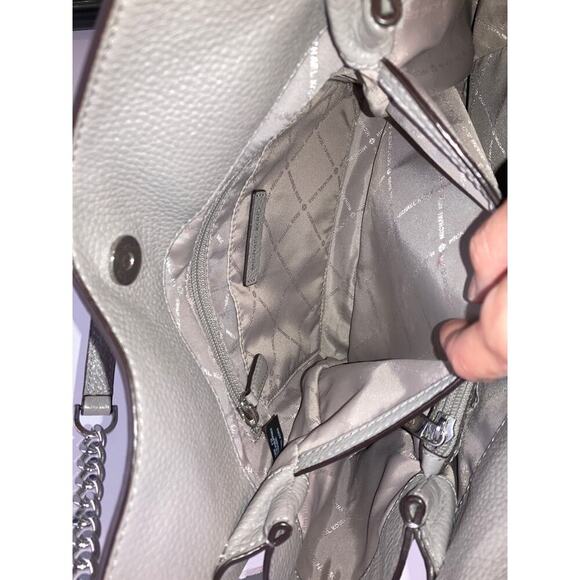 MICHAEL KORS LARGE GRAY PEBBLED LEATHER STUDED SHOULDER BAG - Picture 13 of 16